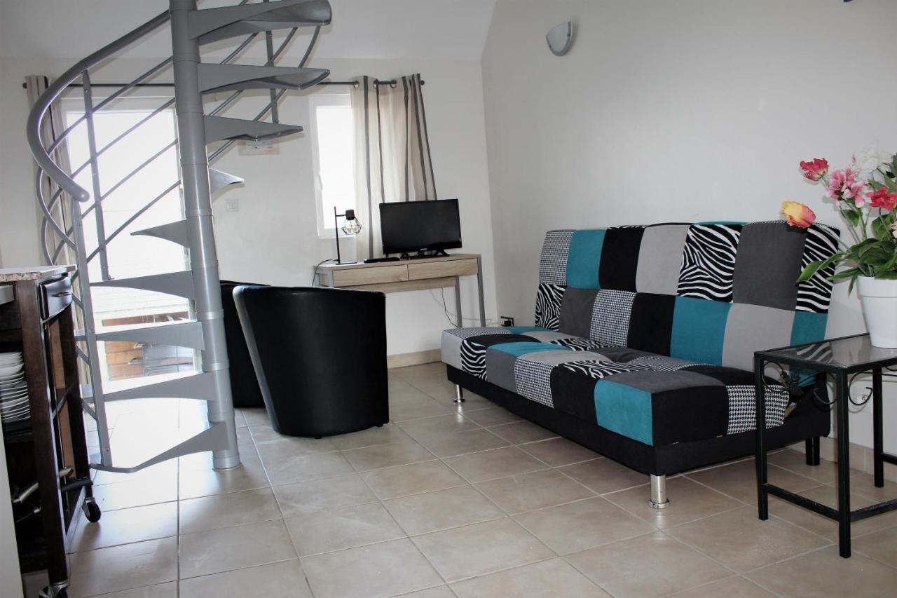 Gites Bellevue Et Mascaret Courtils Luaran gambar